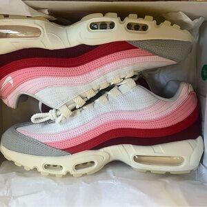 Nike Air Max 95QS Size 9.5